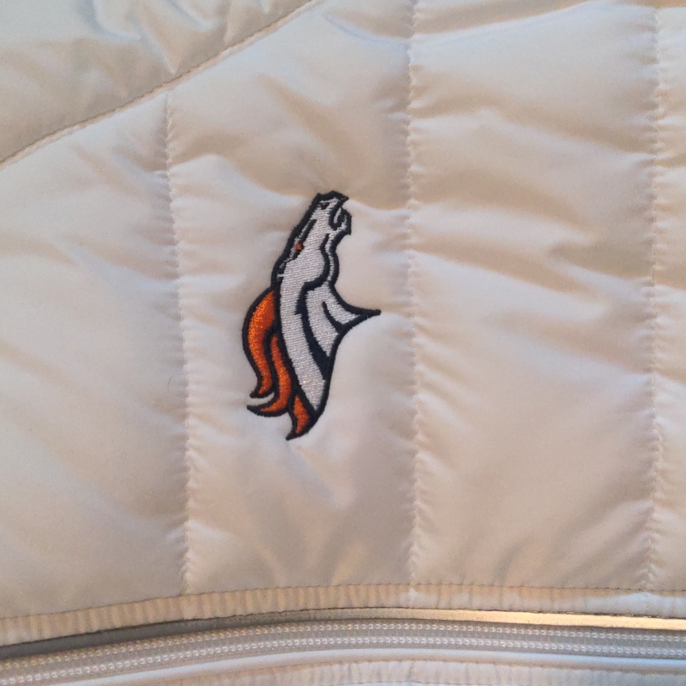 Denver Broncos Cutter & Buck White zip up puffy vest, small - Picture 3 of 16
